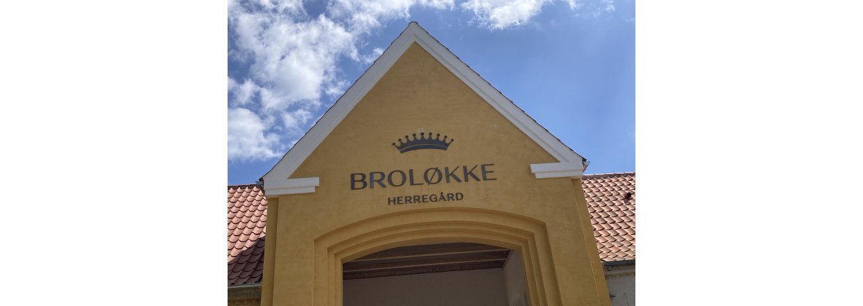Renovering af Brolkke herregrd.
